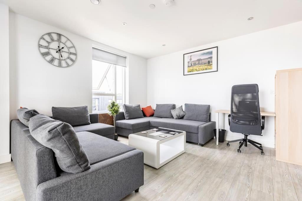 Stylish & Comfortable Top-Floor Flat In Harrow Λονδίνο Εξωτερικό φωτογραφία