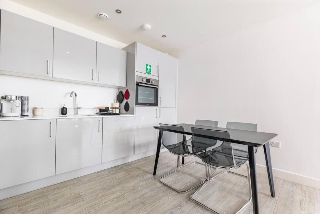 Stylish & Comfortable Top-Floor Flat In Harrow Λονδίνο Εξωτερικό φωτογραφία