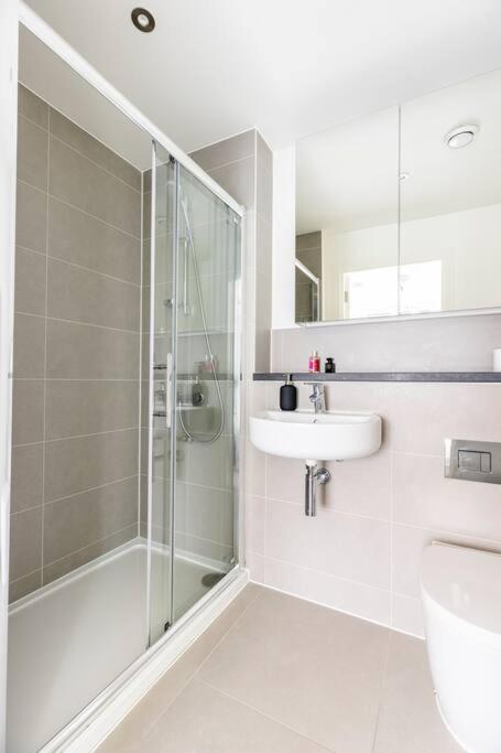 Stylish & Comfortable Top-Floor Flat In Harrow Λονδίνο Εξωτερικό φωτογραφία