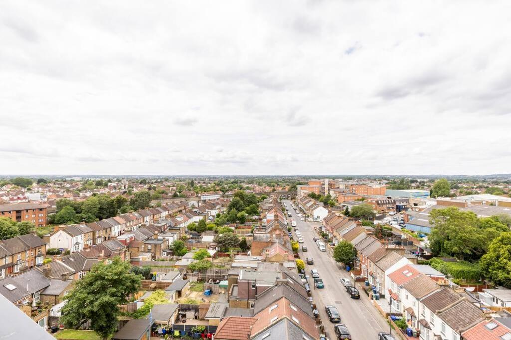 Stylish & Comfortable Top-Floor Flat In Harrow Λονδίνο Εξωτερικό φωτογραφία