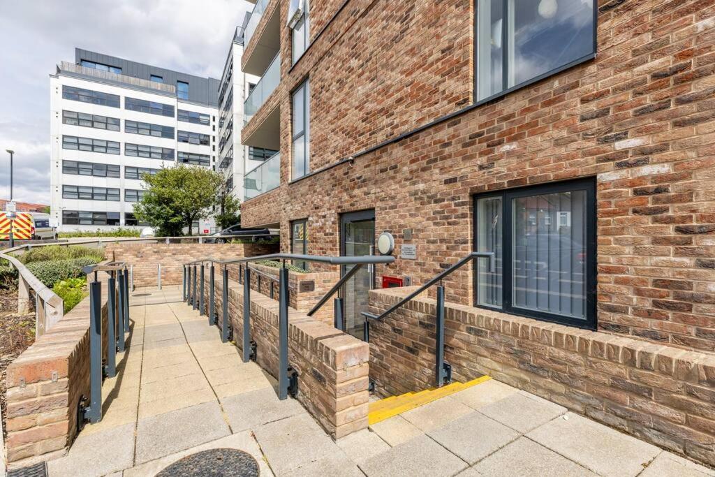 Stylish & Comfortable Top-Floor Flat In Harrow Λονδίνο Εξωτερικό φωτογραφία
