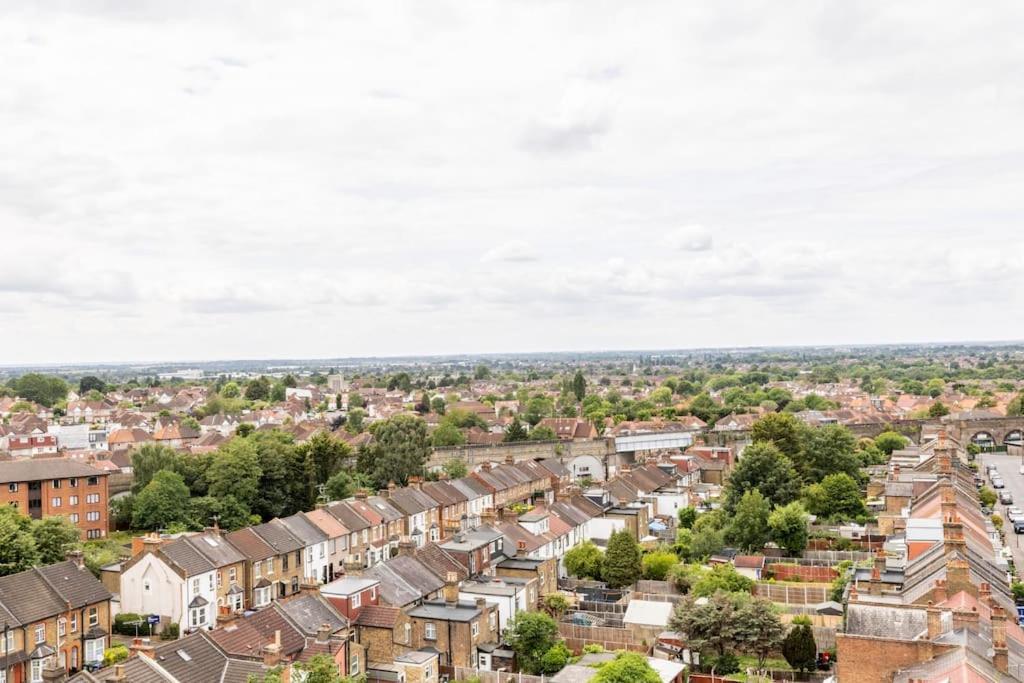 Stylish & Comfortable Top-Floor Flat In Harrow Λονδίνο Εξωτερικό φωτογραφία