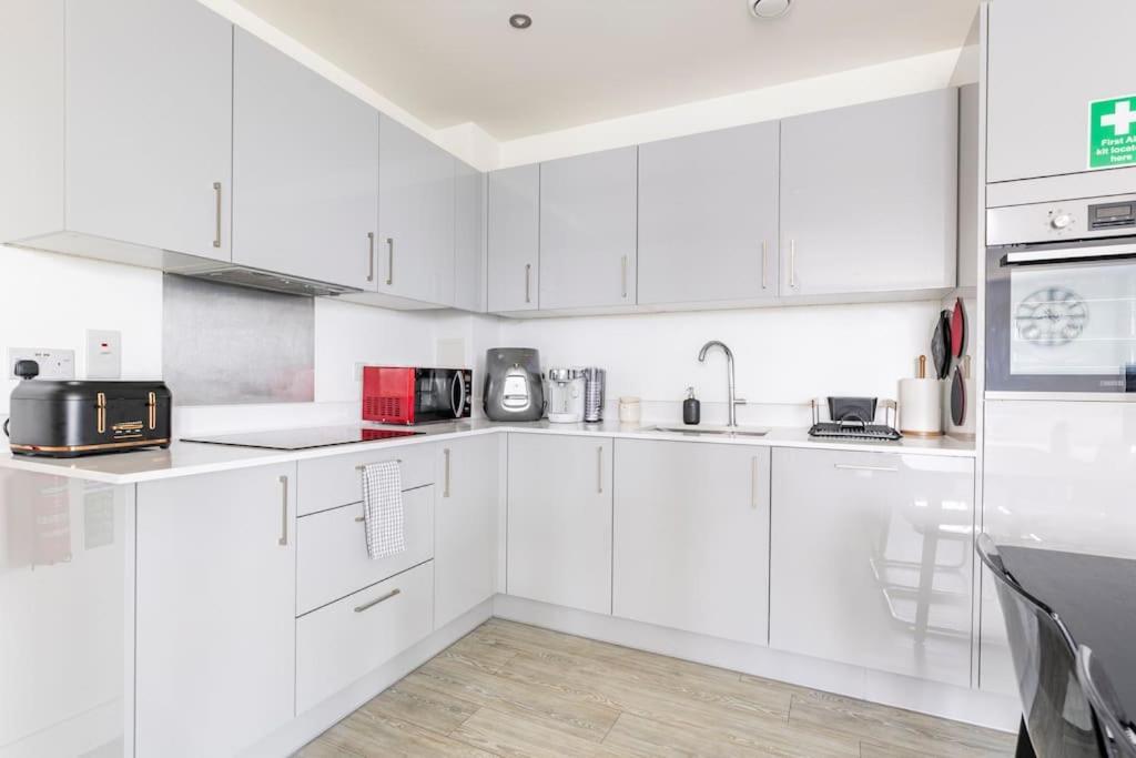 Stylish & Comfortable Top-Floor Flat In Harrow Λονδίνο Εξωτερικό φωτογραφία